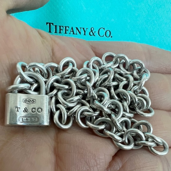 🔴Authentic TIFFANY & CO RARE Vintage Sterling Silver Padlock Link Necklace 🔴 - Picture 2 of 12